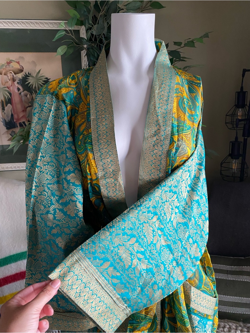 India Silk Handmade Robe - Picture 4 of 10